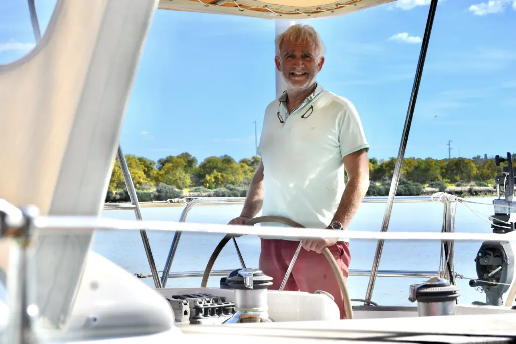 Pierre-Henry Mahul à la barre de son bateau